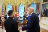 Trump Tells Zelensky To ‘Make A Deal’ As Tomahawk Plea Misfires